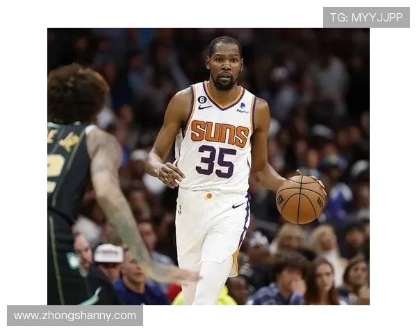 杜兰特半场高效发挥11投6中贡献14分5篮板1助攻带领球队稳步前进 杜兰特半场高效发挥11投6中贡献14分5篮板1助攻带领球队稳步前进